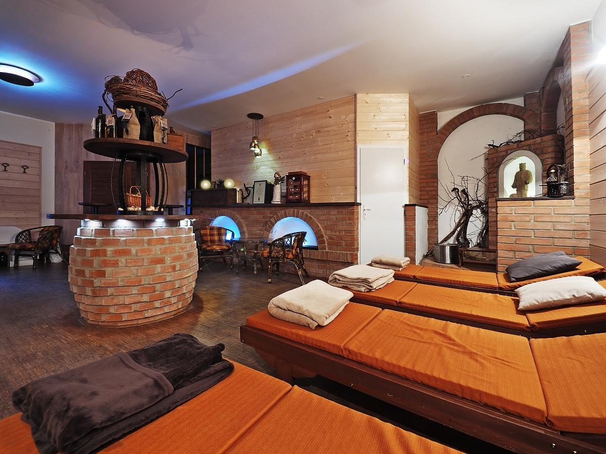 Hotel Vinohrad Milotice Экстерьер фото